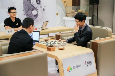 围棋AI“绝艺”战胜TWT冠亚军 腾讯将加大AI研究投入