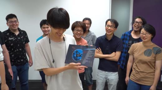 白金工作室现场开箱《异界锁链》典藏版 笑逐颜开掌声雷动