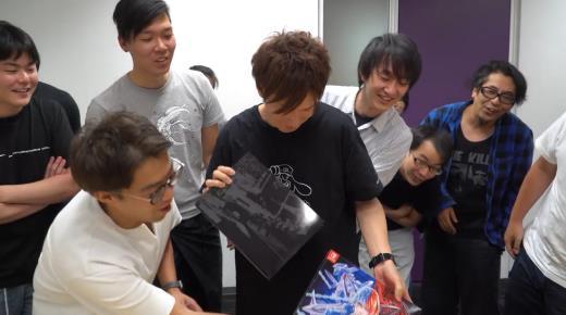 白金工作室现场开箱《异界锁链》典藏版 笑逐颜开掌声雷动