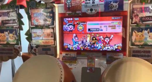 专业鼓手也自叹不如！岛国神玩盲敲太鼓达人全中神技