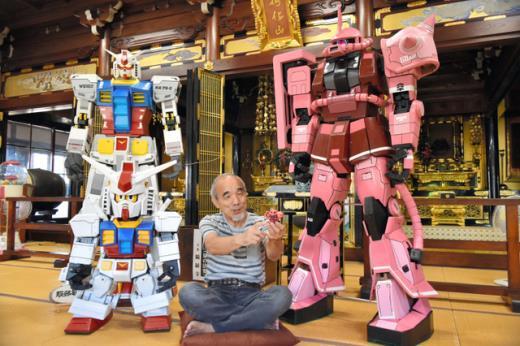 镇寺之宝速来参拜！名古屋寺庙惊现木制高达和有角三倍速