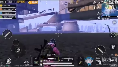 《和平精英》雪地城堡武器箱遁地bug