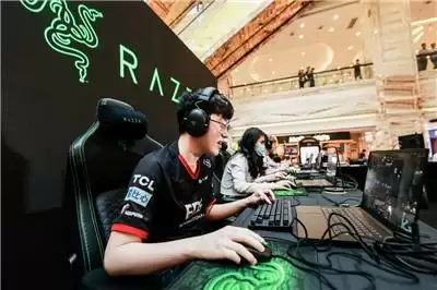 “让游戏走进生活”发布会圆满成功 雷蛇灵刃携手EDG共同见面电竞玩家 