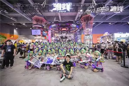 《雏蜂：深渊天使》超大BOSS空降炸翻萤火虫 49位魔灵萝莉激萌现身