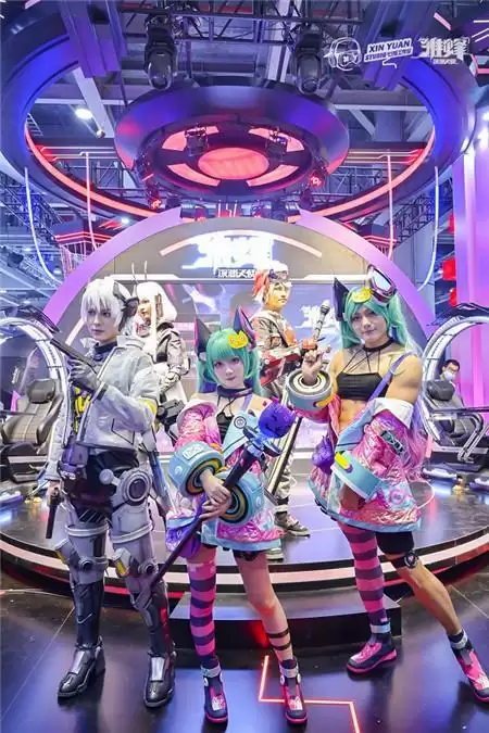 《雏蜂：深渊天使》超大BOSS空降炸翻萤火虫 49位魔灵萝莉激萌现身