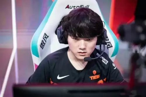 JackeyLove大方承认恋情:女朋友找到了,希望各位兄弟理性吃瓜 JackeyLove大方承认恋情:女朋友找到了,希望各位兄弟理性吃瓜