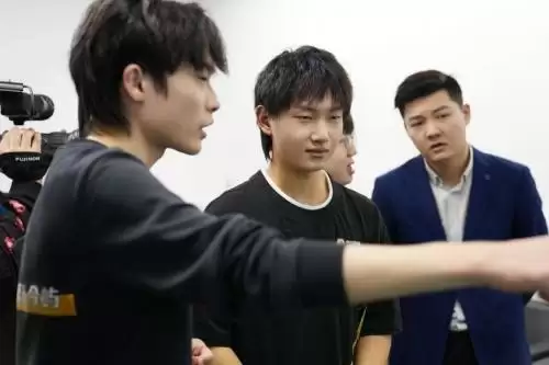 虎牙KPL秋季赛季后赛激情开战,谁能问鼎银龙杯