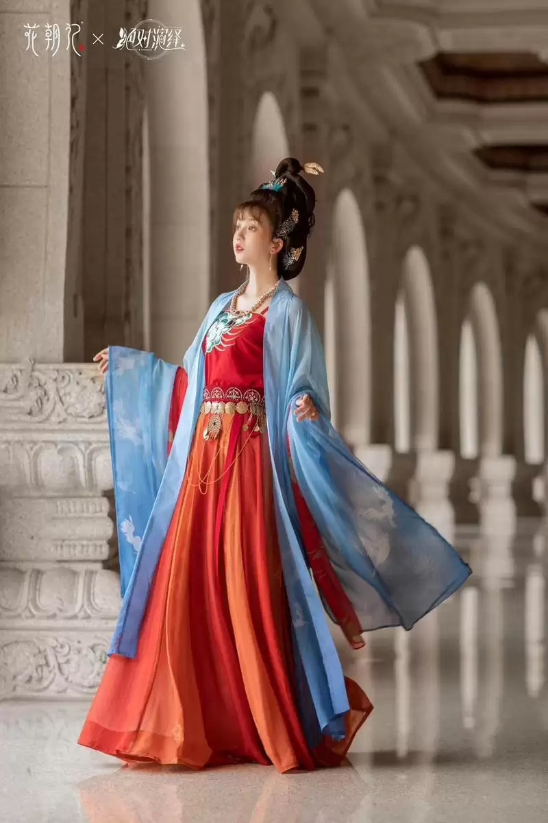 《绝对演绎》联名款汉服上线,游戏中的唐朝公主终于走进现实了!