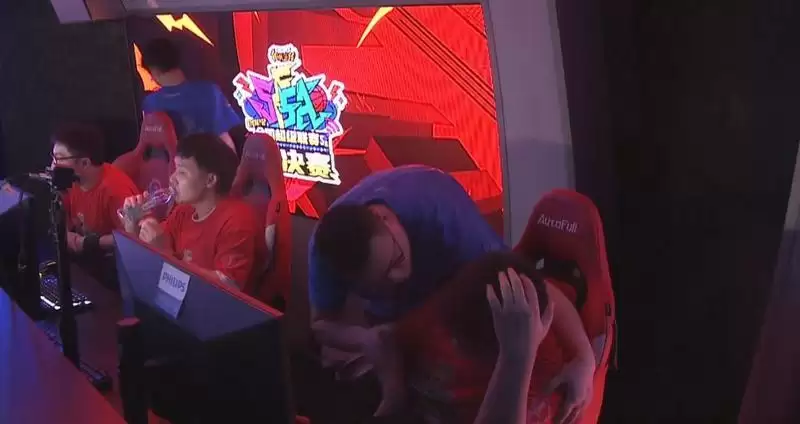 《街头篮球》最强星C诞生 星空阿昊眼泪首夺SFSA总冠军