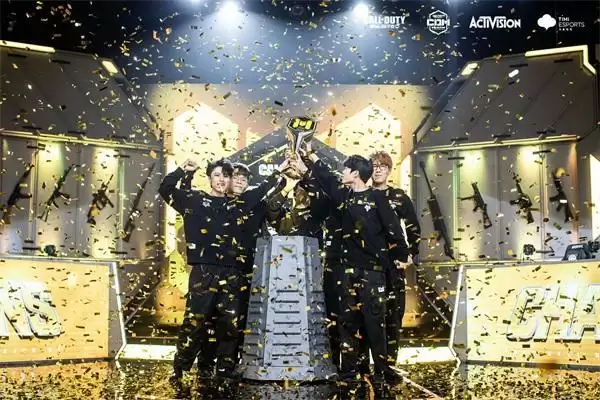 使命召唤手游大师赛S4赛季完美收官,重庆狼队4:0战胜情久夺首冠!