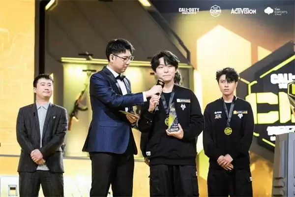 使命召唤手游大师赛S4赛季完美收官,重庆狼队4:0战胜情久夺首冠!