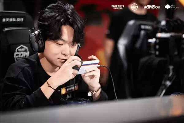 使命召唤手游大师赛S4赛季完美收官,重庆狼队4:0战胜情久夺首冠!