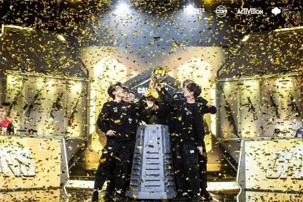 使命召唤手游大师赛S4赛季完美收官,重庆狼队4:0战胜情久夺首冠!