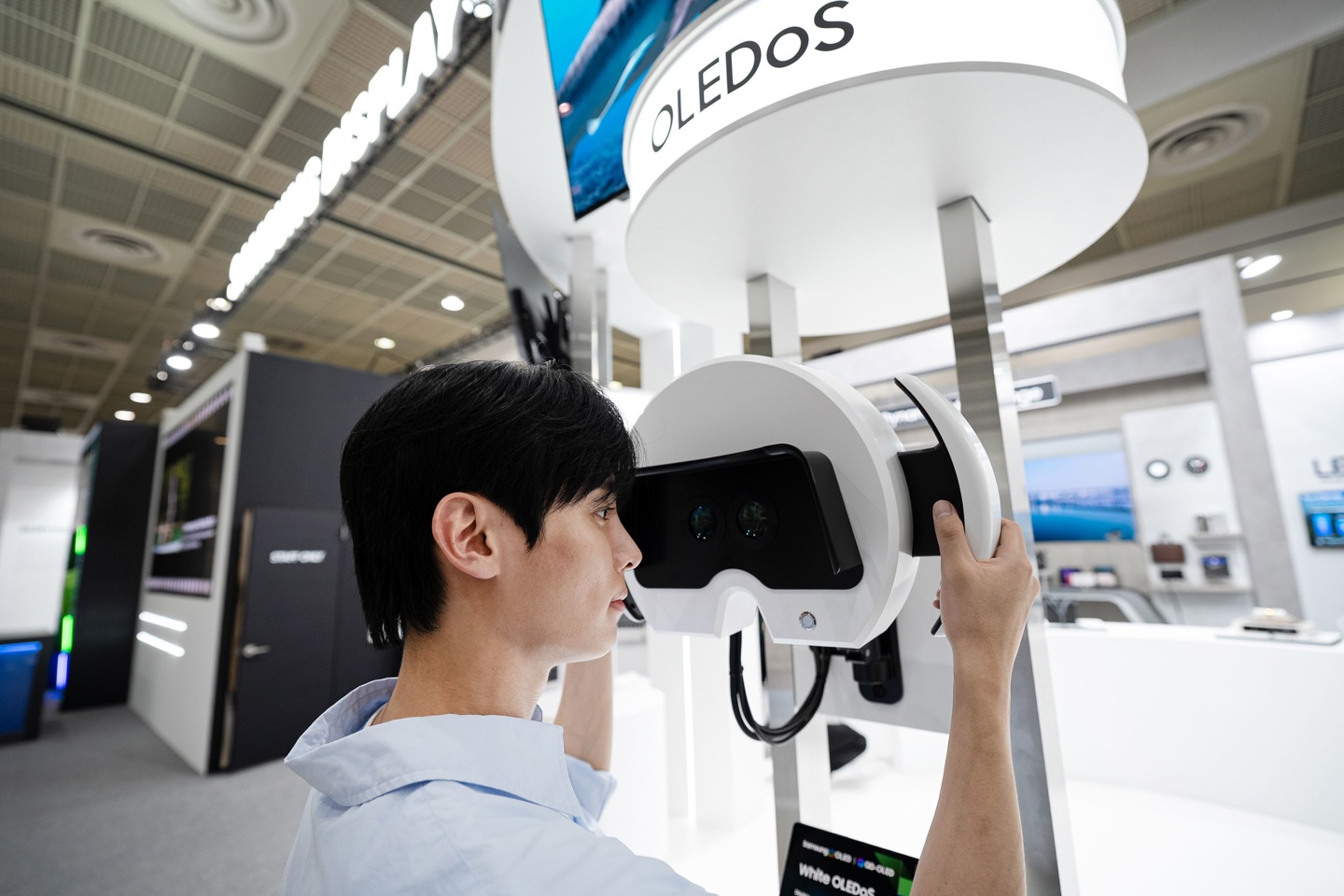 1.3英寸4000PPI W-OLED双目显示