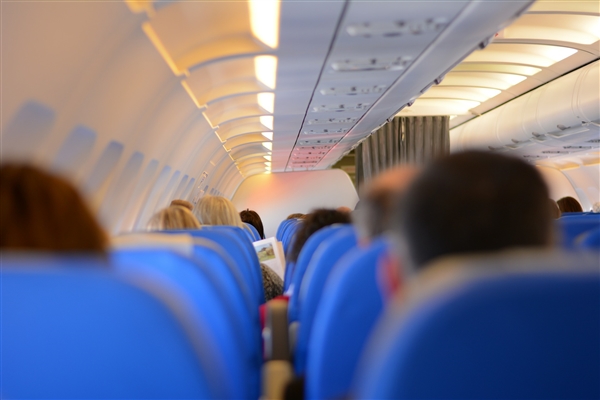 美国航空系统故障致千架航班延误，官方承诺赔偿旅客损失