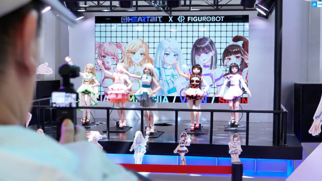 机器人女团表演
