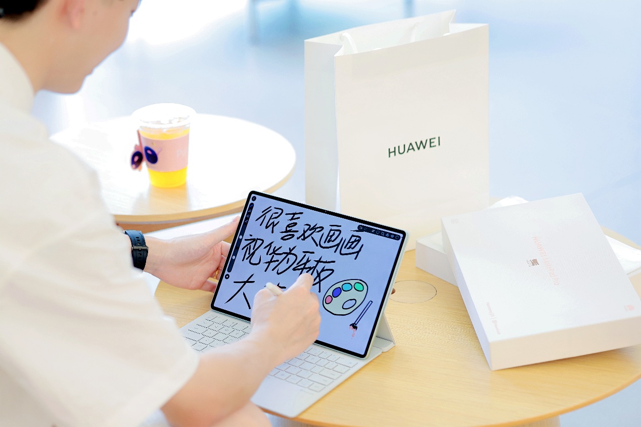 华为 MatePad Pro 12.2 英寸：开售即爆款，凭什么成为平板市场的“生产力新标杆”
