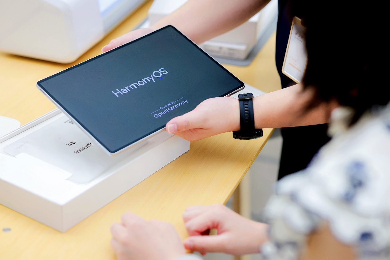 华为 MatePad Pro 12.2 英寸：开售即爆款，凭什么成为平板市场的“生产力新标杆”