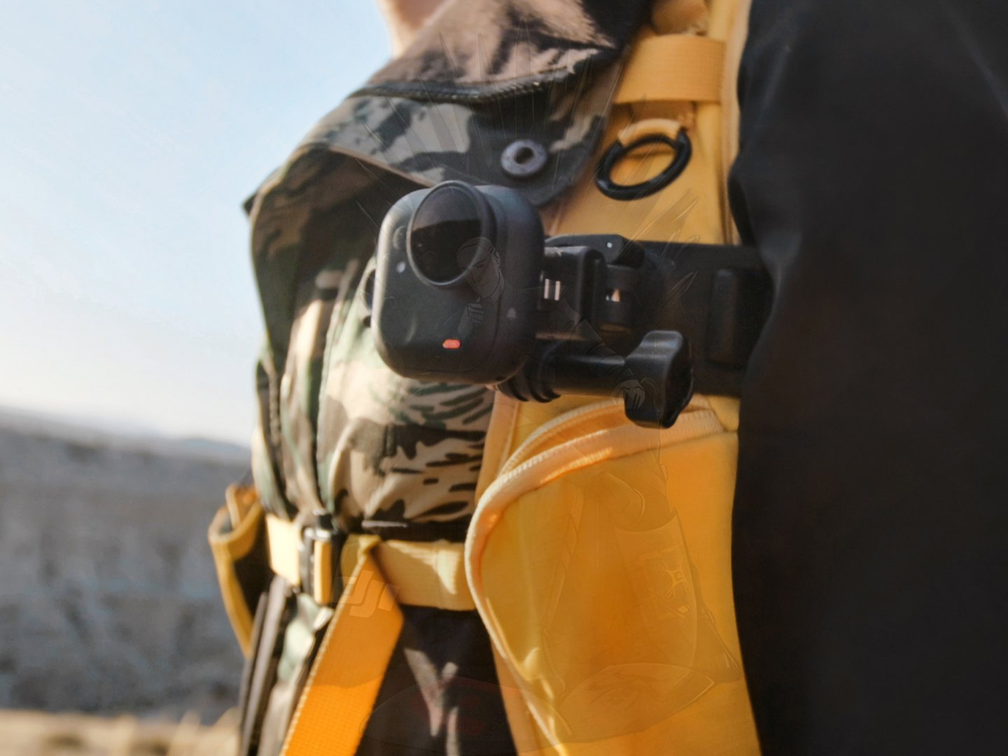 Insta360 Go Ultra 与手表尺寸对比