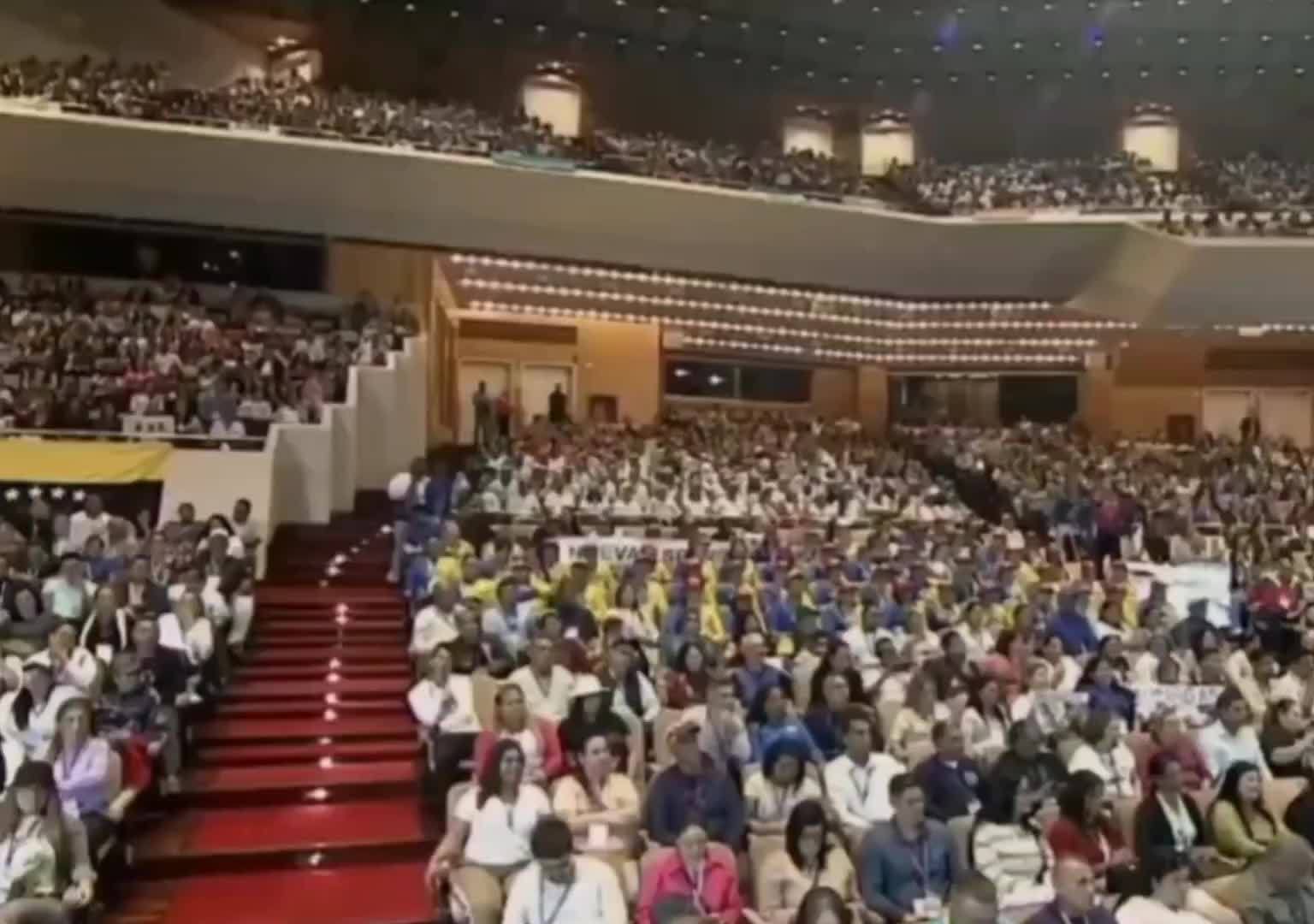 委内瑞拉总统马杜罗“大秀”华为