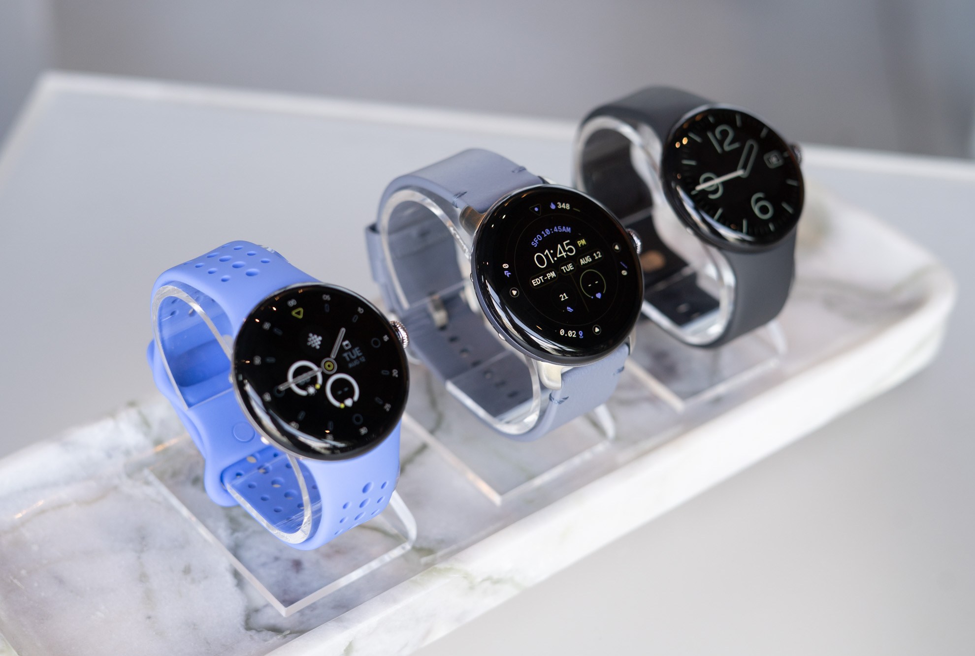 谷歌发布 Pixel Watch 4 智能手表：屏幕峰值亮度提升 50%、抬腕即可 AI 聊天、首次支持卫星 SOS 求救