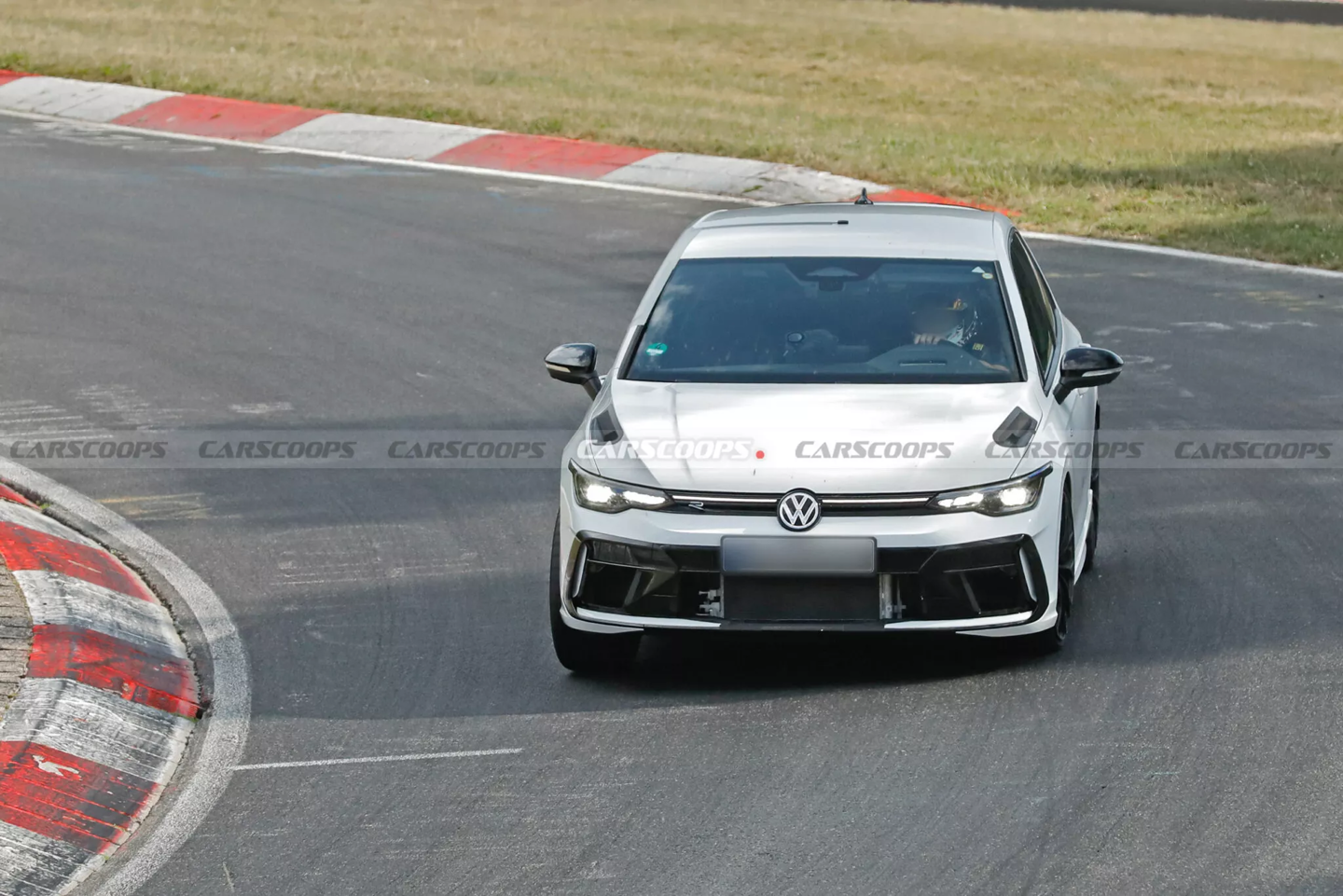 大众最强“高尔夫钢炮”：Golf R 原型纽北测试照曝光，预估 345 马力