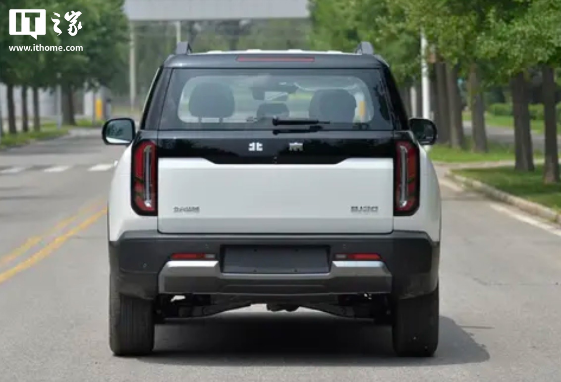 北京越野 BJ30 旅行家紧凑型 SUV 将于 8 月 29 日成都车展首发亮相，在售车型 9.99 万元起