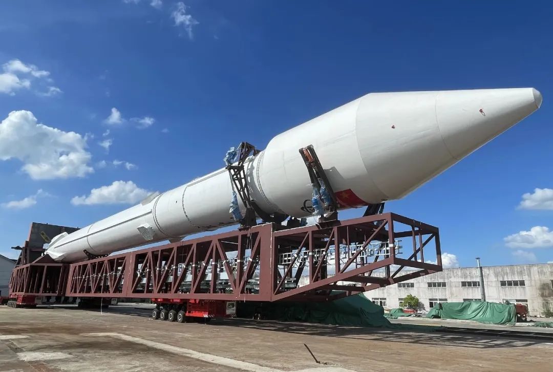 星际荣耀双曲线三号火箭转场起竖系统联调试验成功，为入轨 + 海上回收首飞奠定基础