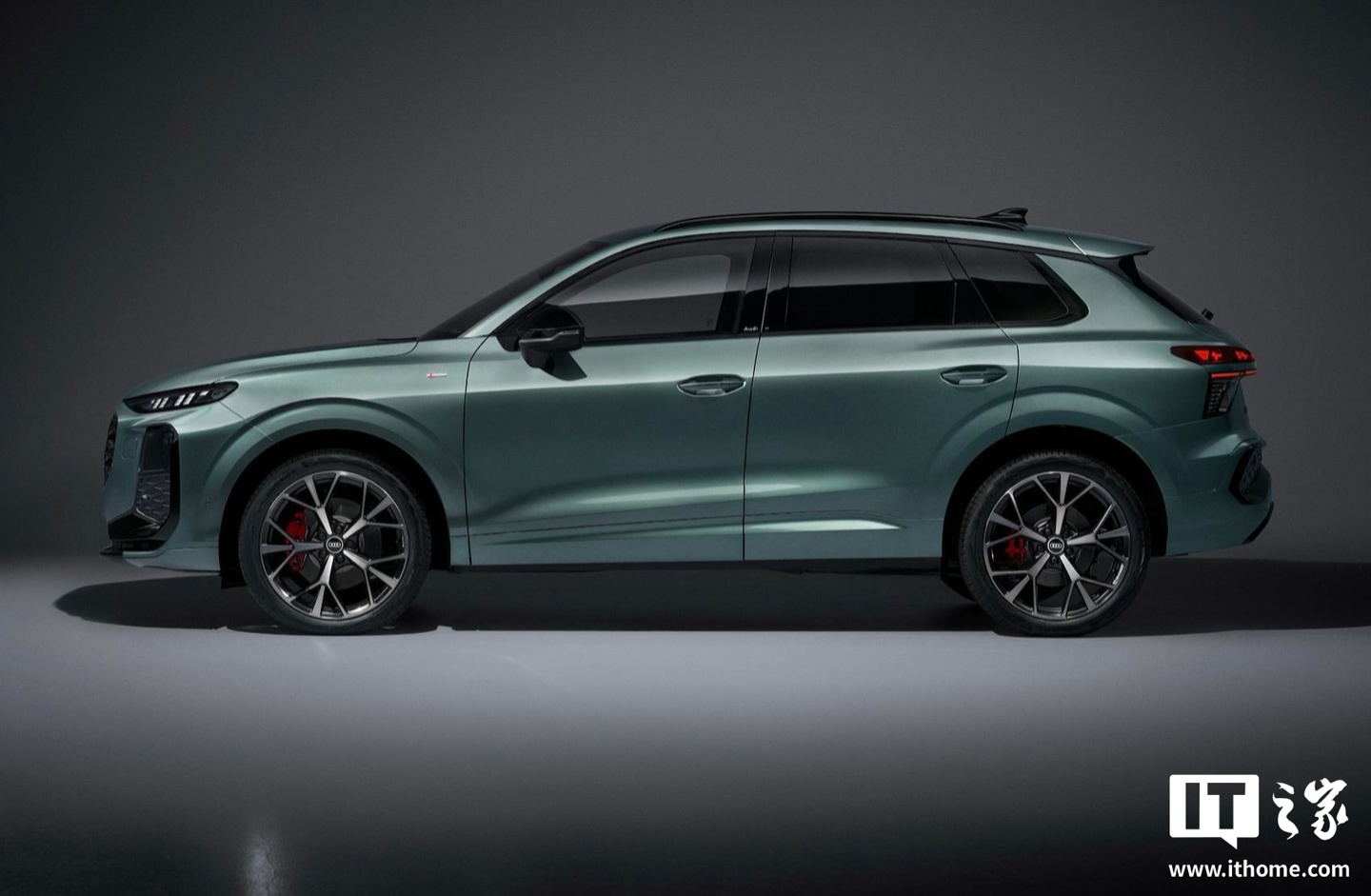 新一代奥迪 Q3 Sportback 轿跑 SUV 实车曝光，提供插混动力