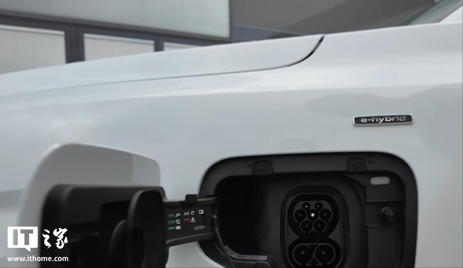 新一代奥迪 Q3 Sportback 轿跑 SUV 实车曝光，提供插混动力