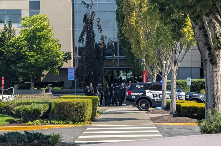闯入总裁办公室抗议，微软两名工程师被解雇