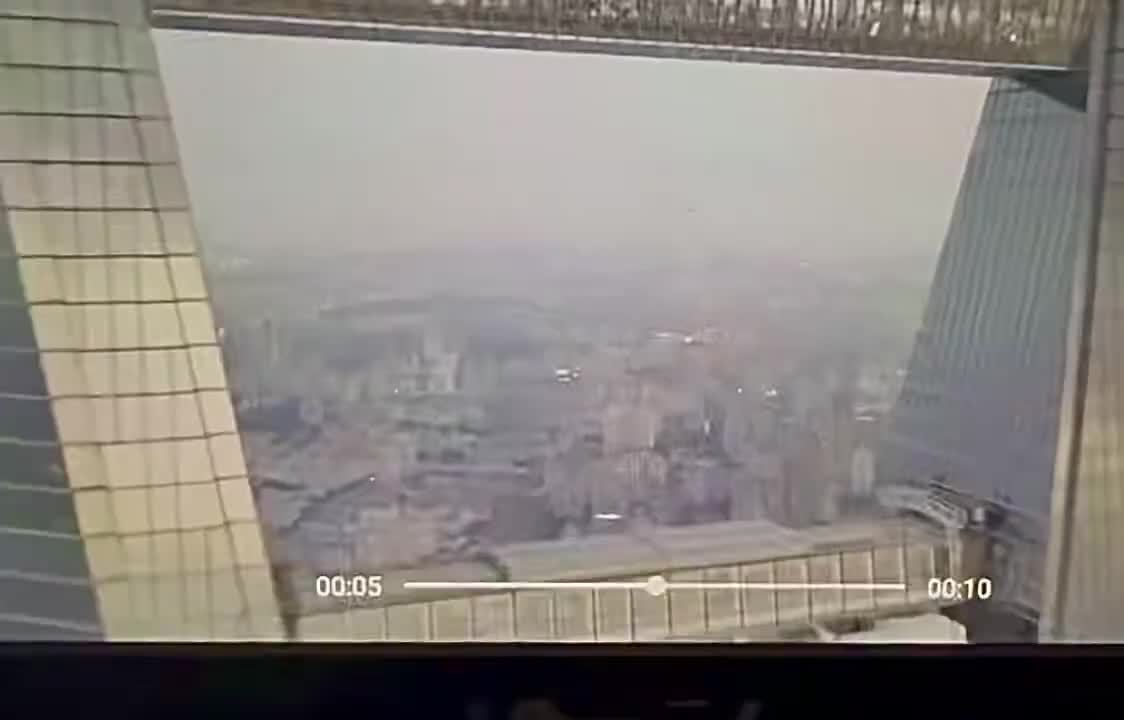 上海两架无人机