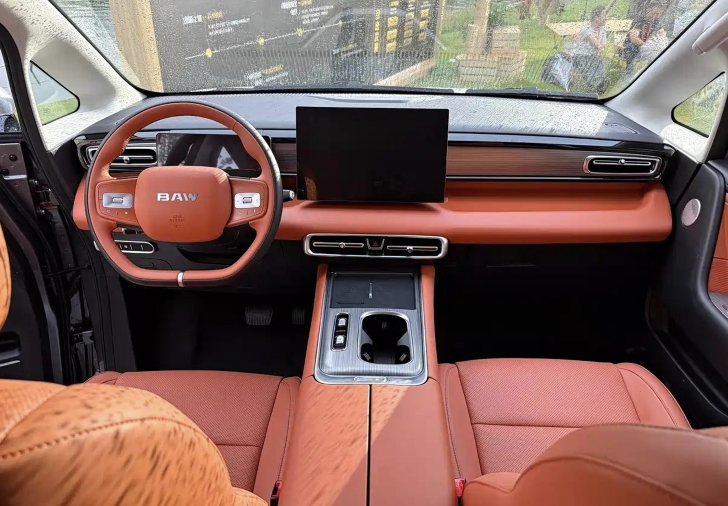 北汽制造锐胜 M8 中大型 MPV 发布：提供 7/9 座布局，可选四种动力