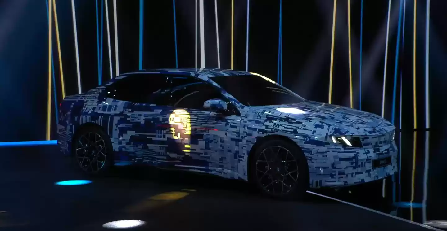 宝马新世代 i3 纯电轿车亮相：身披伪装，下月量产、明年发布