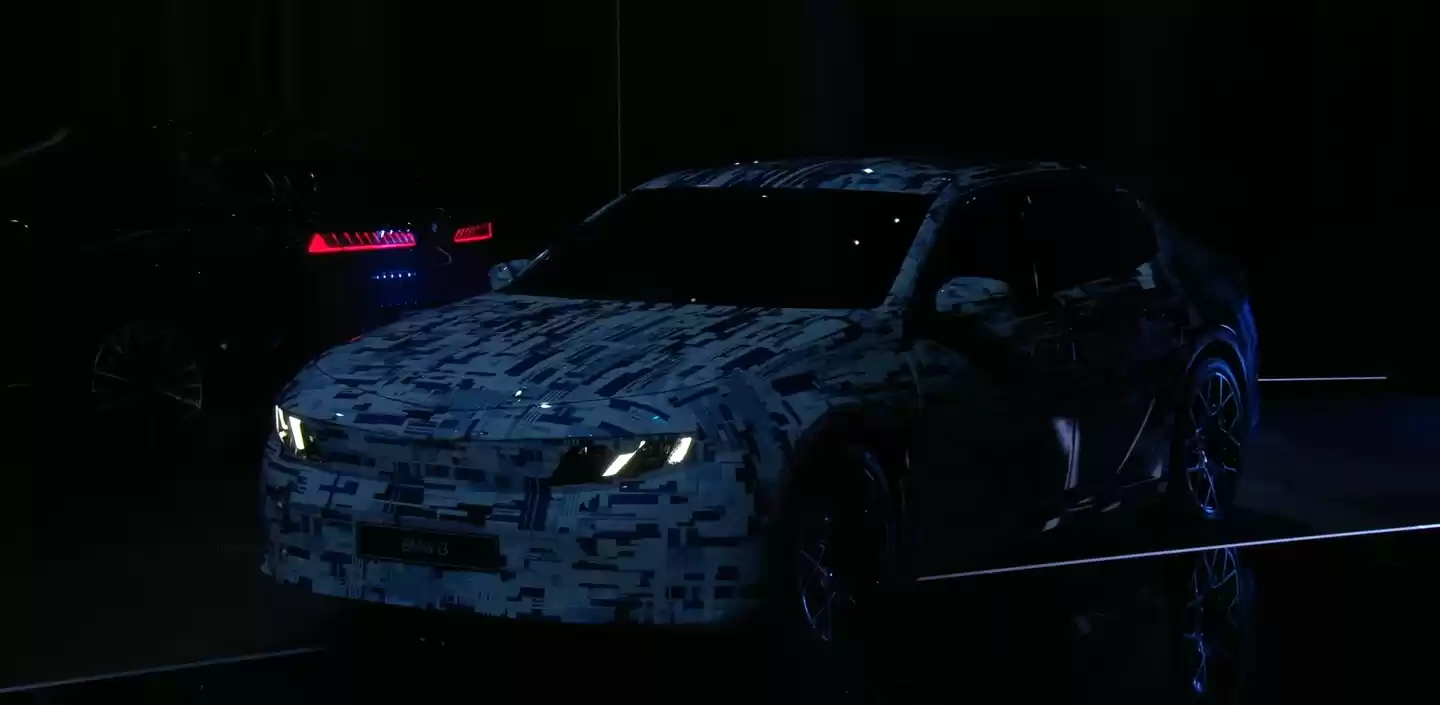 宝马新世代 i3 纯电轿车亮相：身披伪装，下月量产、明年发布