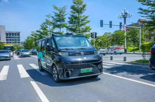 24 小时无人商业运营，文远知行全新量产 Robotaxi GXR 接入广州黄埔