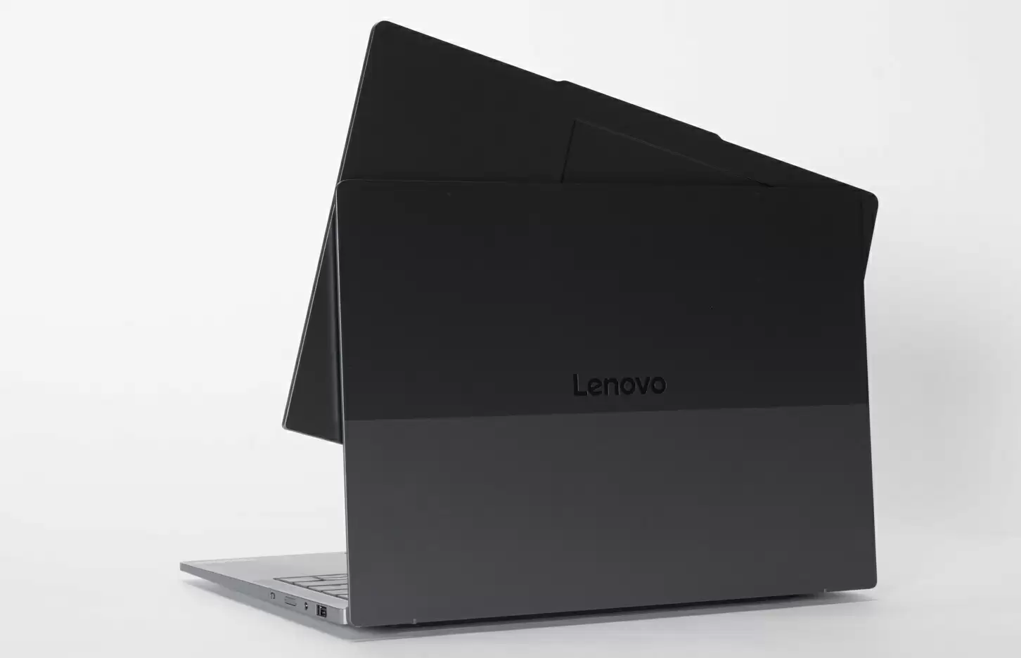 联想发布 ThinkBook VertiFlex 概念笔记本:屏幕可旋转切换横向 / 纵向