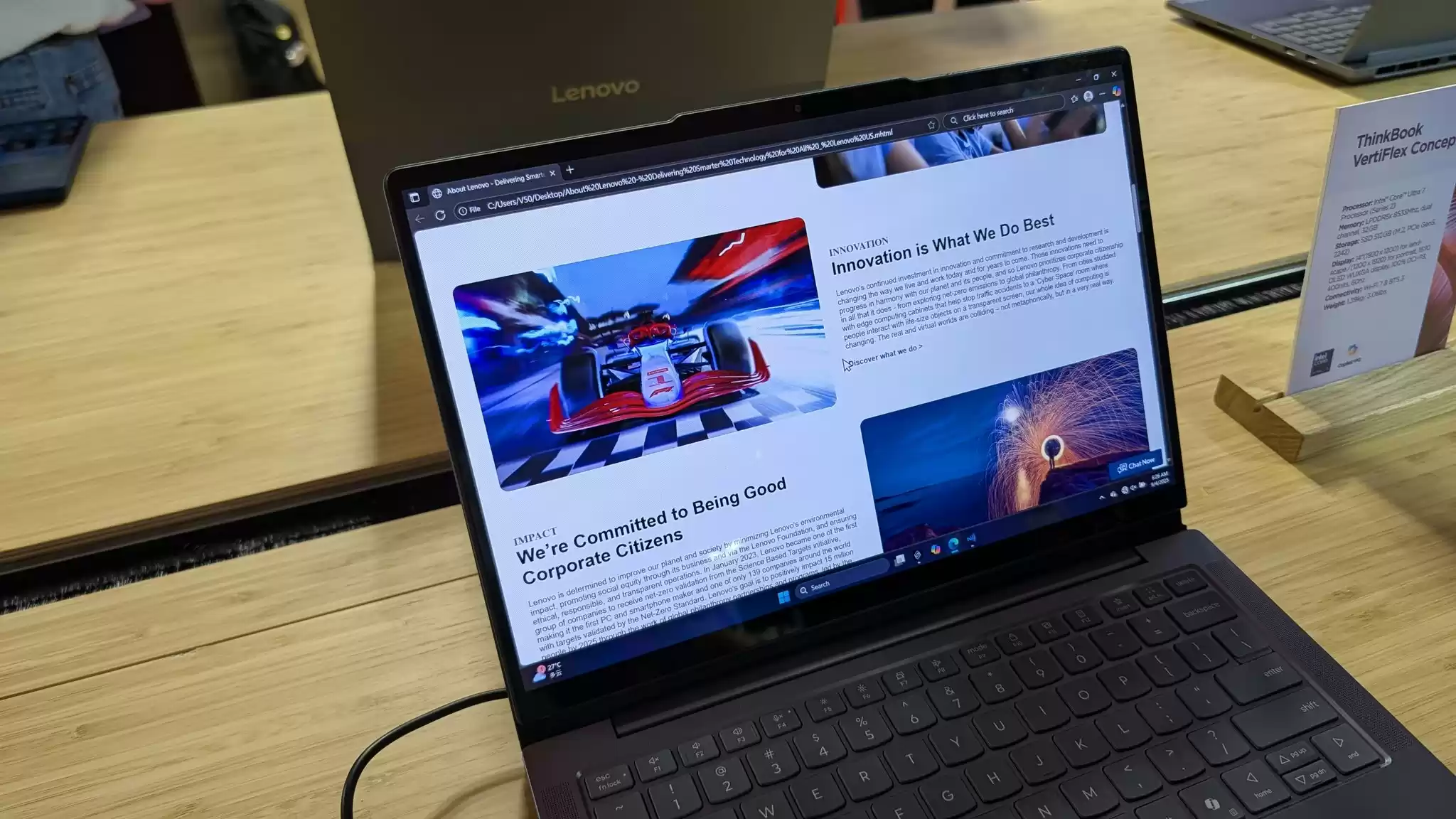 联想发布 ThinkBook VertiFlex 概念笔记本:屏幕可旋转切换横向 / 纵向