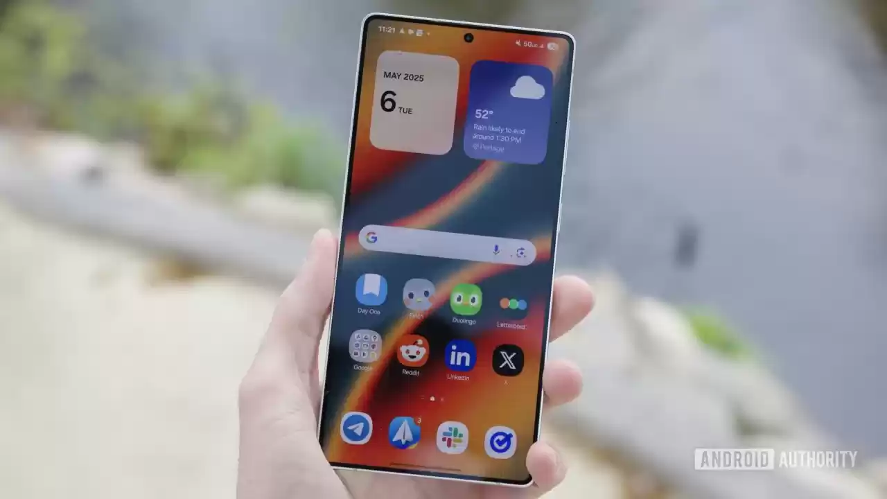 三星 Galaxy S26 Ultra 手机被曝 7.9mm 厚，圆润边角终结硌手体验