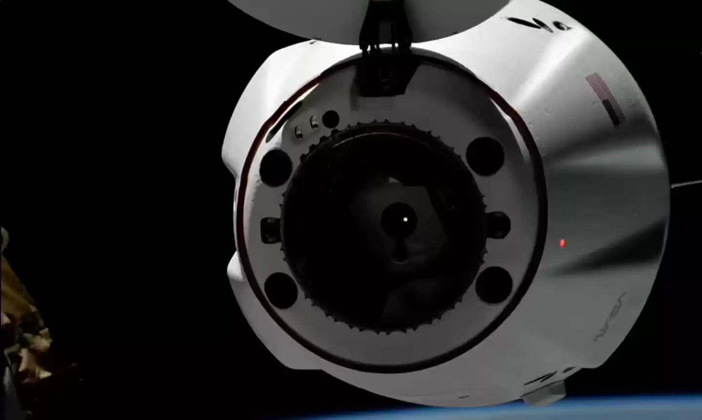 400 公里高空首秀,全球首个轨道数据中心抵达国际空间站