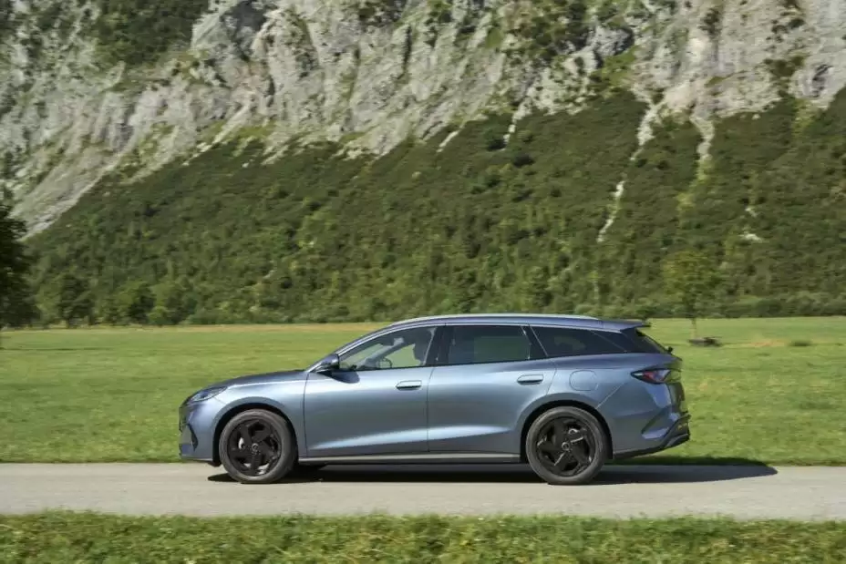 比亚迪海豹 06 DM-i 系列汽车登陆欧洲市场,首推“瓦罐”旅行车版