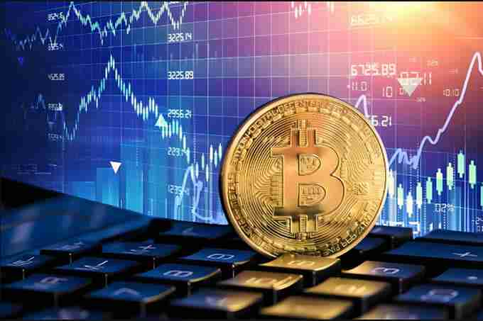 比特币暴跌预警：9万美元防线告急！