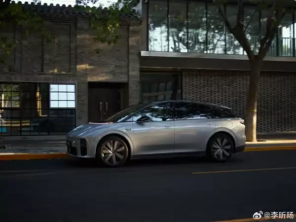 理想 i6 纯电 SUV 官方实拍图公布,月底发布