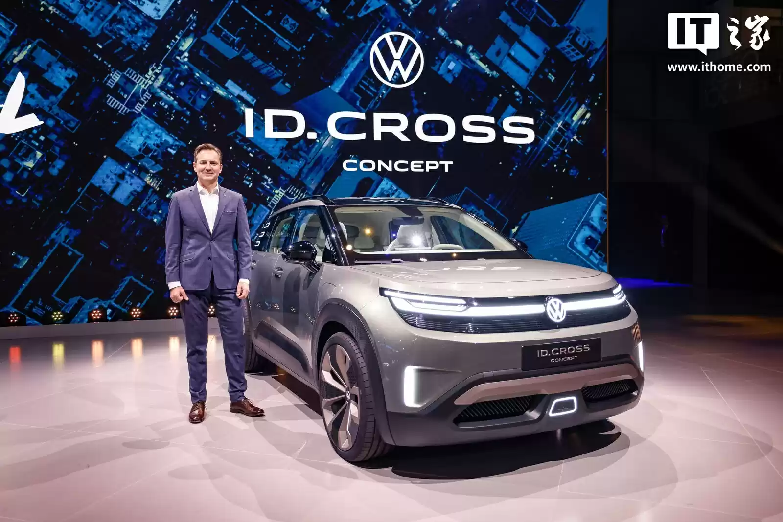 大众 ID. Cross 概念车亮相:定位入门电动 SUV,明年量产