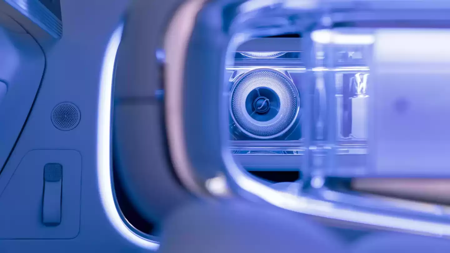 梅赛德斯-奔驰 VLE 原型车首次亮相车展:最高 8 座椅布局,明年上市