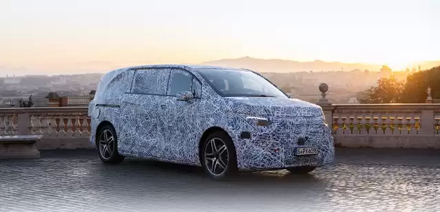 梅赛德斯-奔驰 VLE 原型车首次亮相车展:最高 8 座椅布局,明年上市