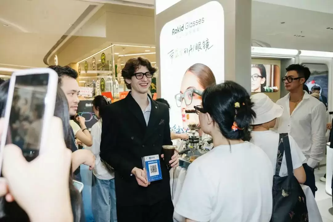 AR 眼镜企业 Rokid 全球首家旗舰专卖店在武汉开业