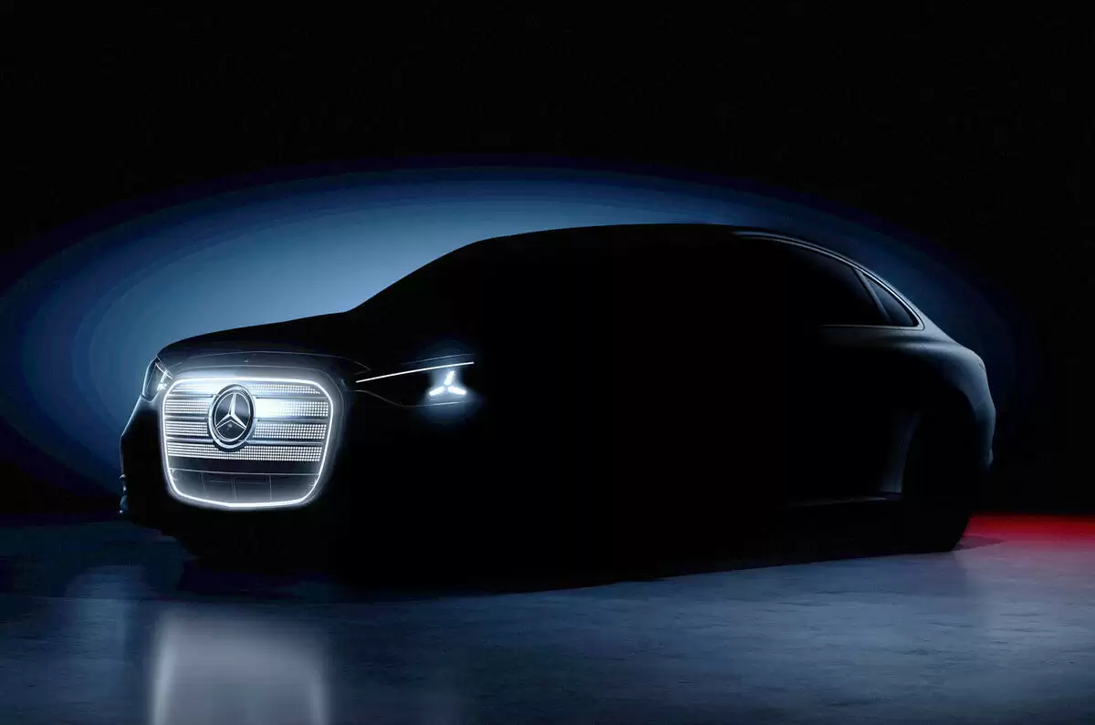 梅赛德斯-奔驰公布全新一代 C 级首张预告图：配备大型发光格栅，续航 800km