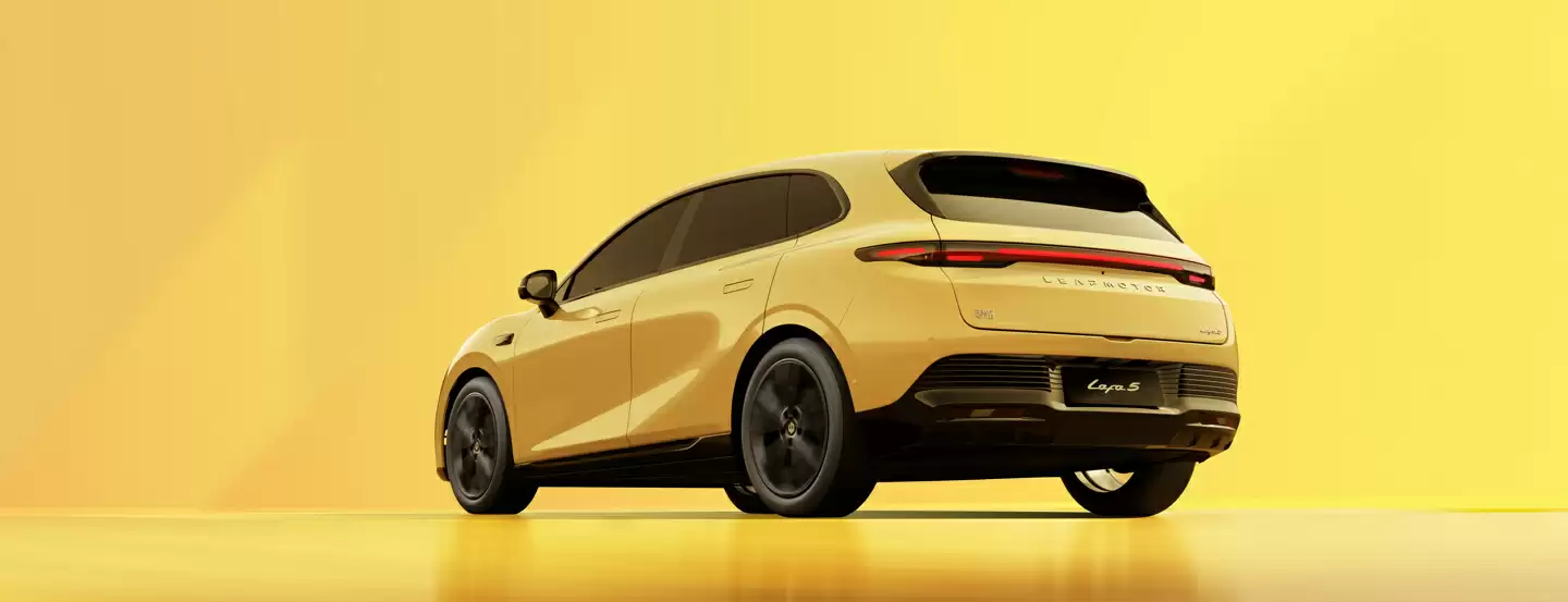 零跑 Lafa5 全球首秀:定位高颜值运动轿跑,今年 Q4 发布