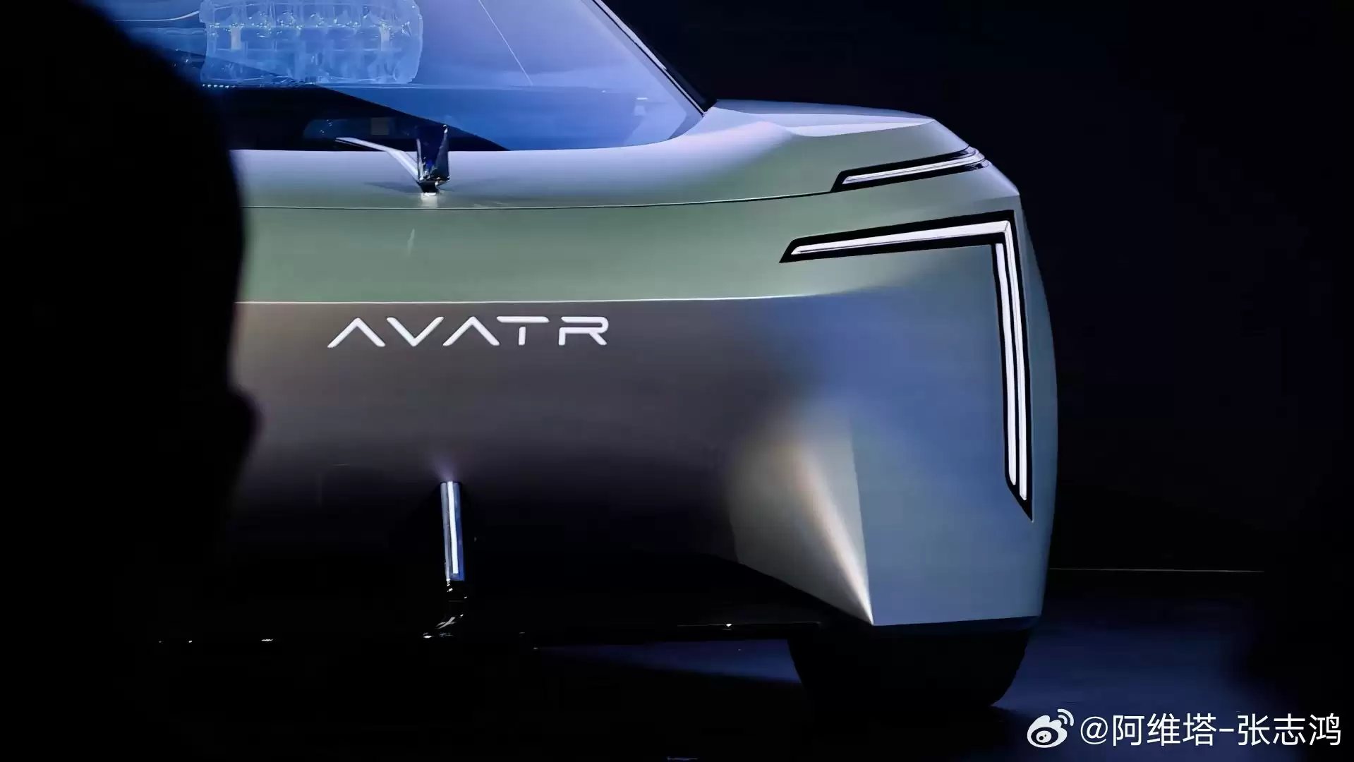 阿维塔 VISION XPECTRA 概念车实拍图公布：车身长度 5.8 米、配备棱柱形玻璃舱体